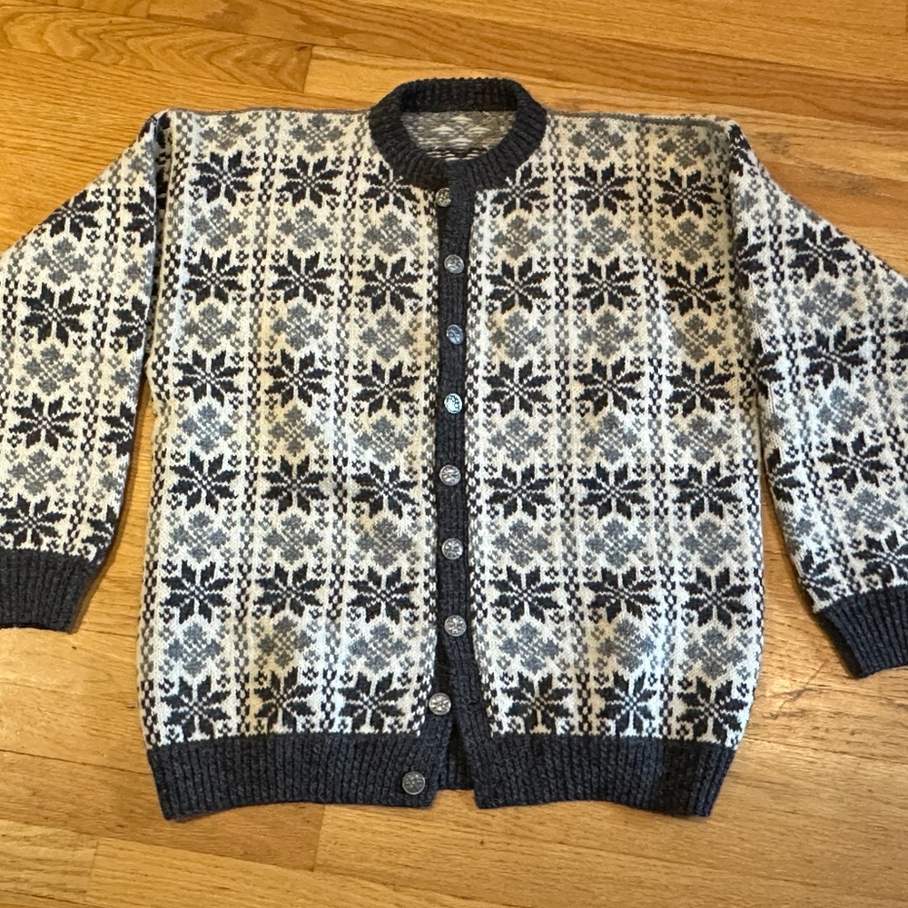 Men's Norwegian Hand knit Sweater - Large